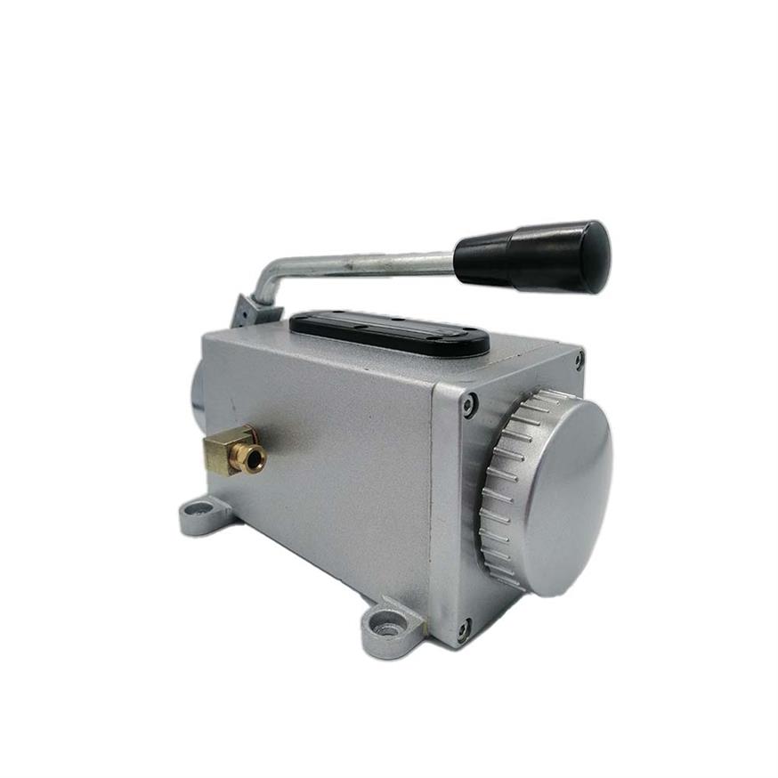 مضخة تزيت يدوية